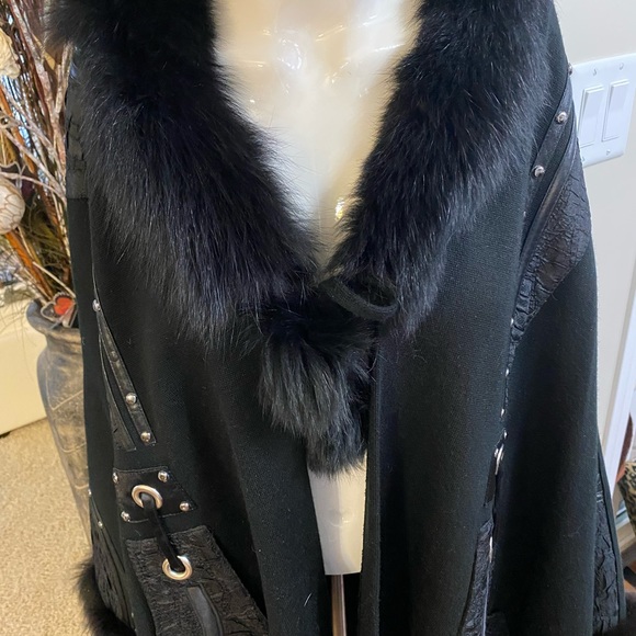 Beautiful winter coat /poncho/ - Picture 6 of 10